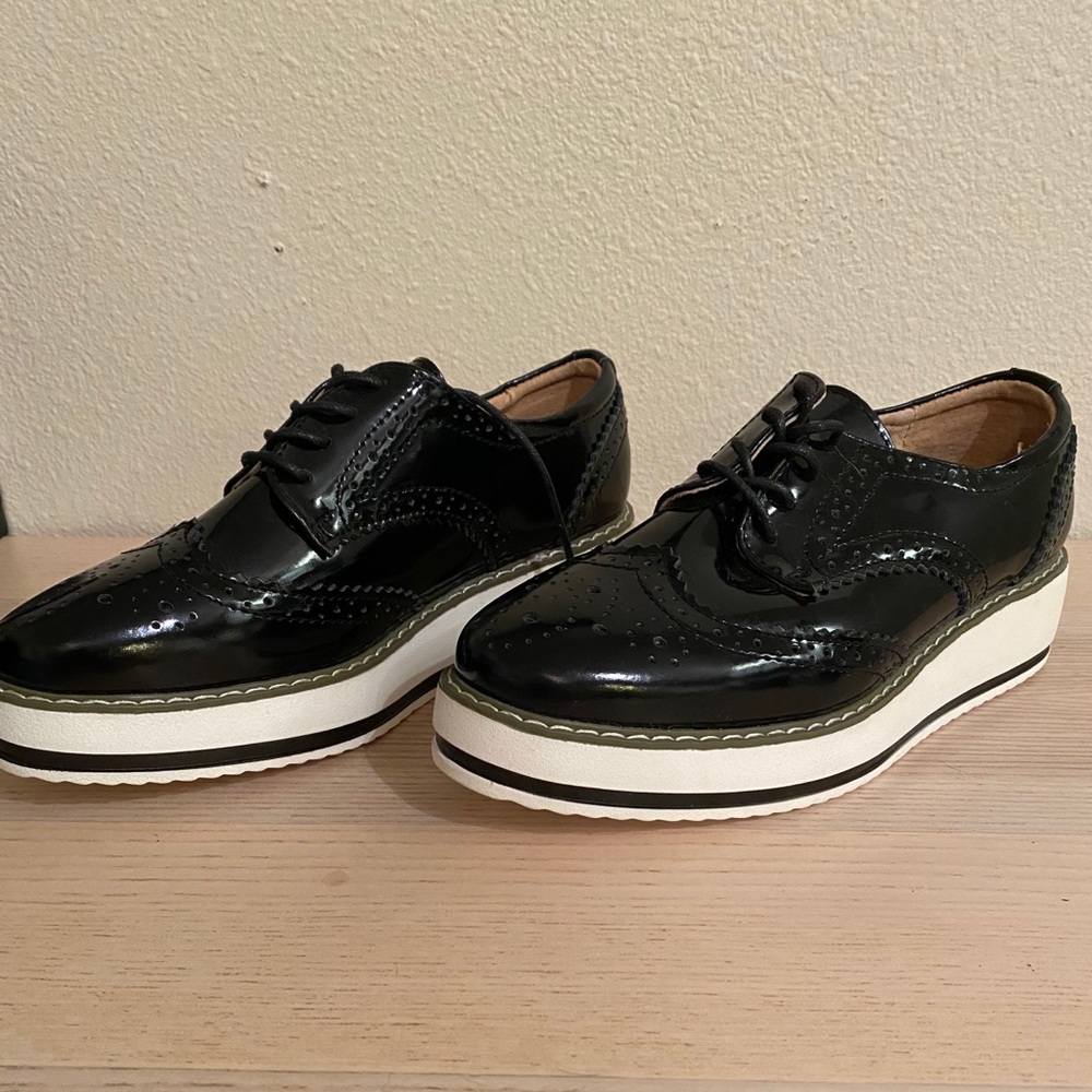 Women’s Size 8 Platform Dadawen Shoes